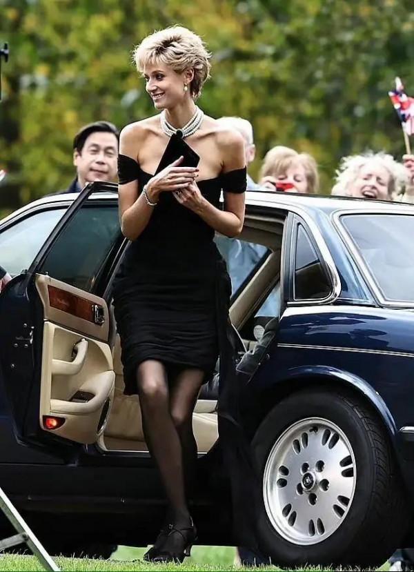 BBC與王室關係創新低,因協助Netflix重現戴妃採訪場景再惹怒威廉 BBC與王室關係創新低,因協助Netflix重現戴妃採訪場景再惹怒威廉