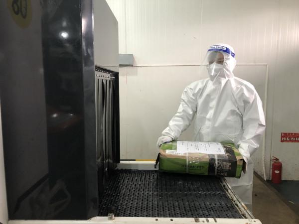 小包裝也要消毒、測核酸，進博會第一車進口冷鏈食品展品進倉