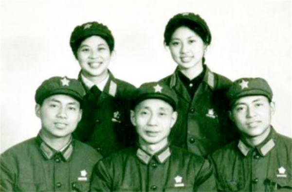 四川唯一鄧姓開國將軍出車禍，許世友：救不過來，醫生全撤職