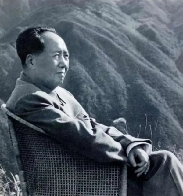 周總理病逝,張玉鳳問毛主席是否參加追悼會,毛主席:我走不動了 周總理病逝,張玉鳳問毛主席是否參加追悼會,毛主席:我走不動了