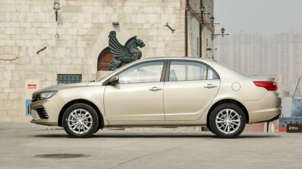 每月油費八百多,保養不便宜,工薪族開得起吉利遠景嗎? 每月油費八百多,保養不便宜,工薪族開得起吉利遠景嗎?