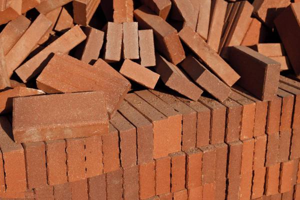 國家為什麼要禁止使用紅磚建房？存在什麼危害？未來該用什麼蓋房