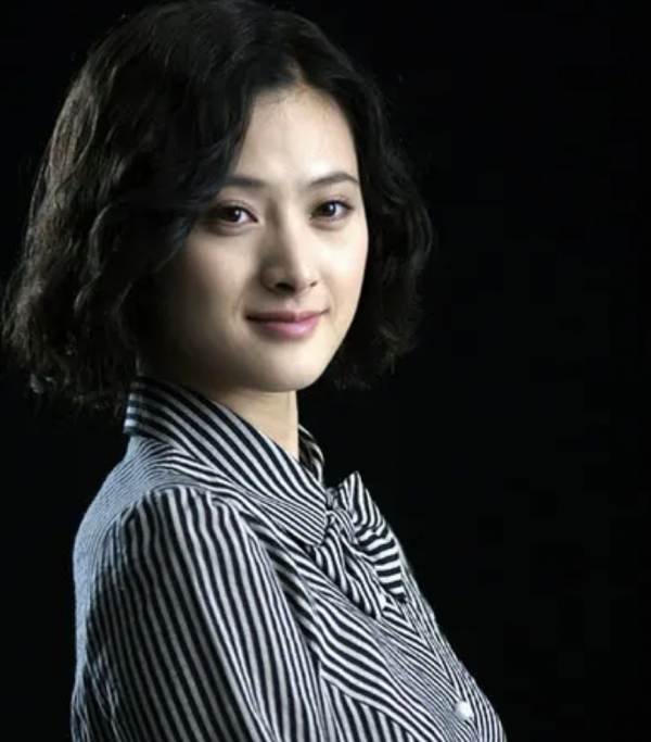 江珊：離婚後瀟灑人間，四度愛上硬漢，現和新丈夫快樂為伴