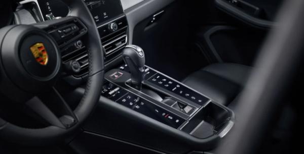 保時捷Macan對比路虎攬勝星脈,豪華中型SUV誰更優? 保時捷Macan對比路虎攬勝星脈,豪華中型SUV誰更優?