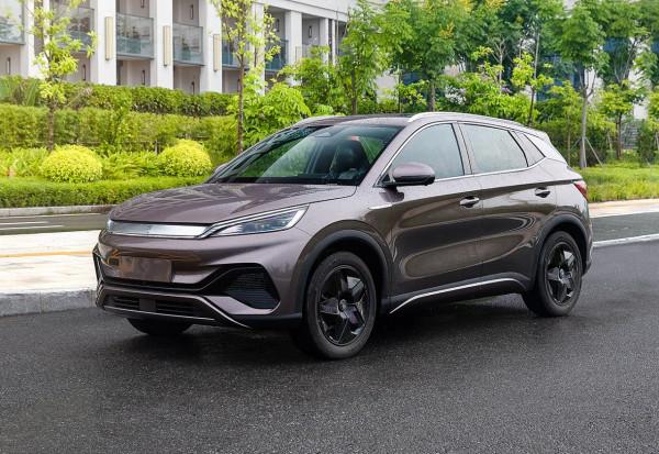 比亞迪新款SUV內飾曝光，全新設計風格，造型很前衛時尚