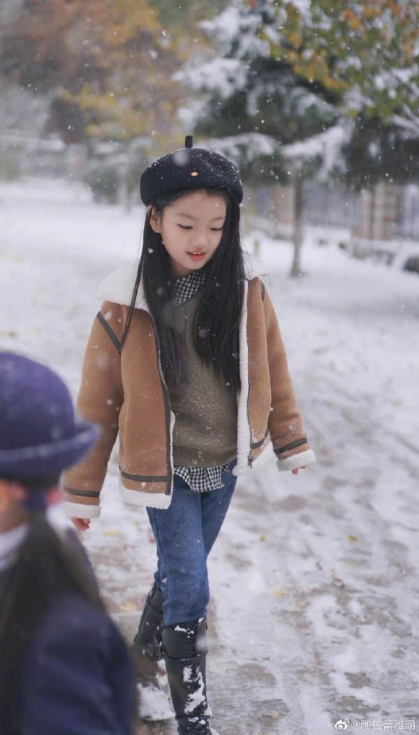 還記得百萬年薪拿來養弟弟的阿拉蕾嗎？如今長到認不出？