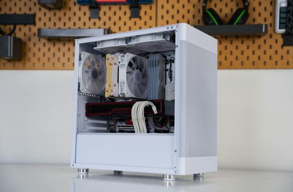 雪裝中的紛呈色彩，主流電競桌面主機裝機分享