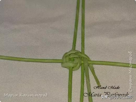 舊報紙雜誌不要扔，捲成紙棍這樣編，收納太強大了