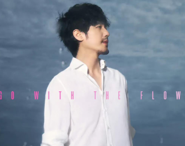 白宇這是真的來度假的吧？大褲衩涼拖，一個字：嗨