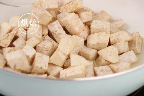 五香芋頭糕 鹹香軟糯 不用去茶樓 料足量多 一家六口不到20元 五香芋頭糕 鹹香軟糯 不用去茶樓 料足量多 一家六口不到20元