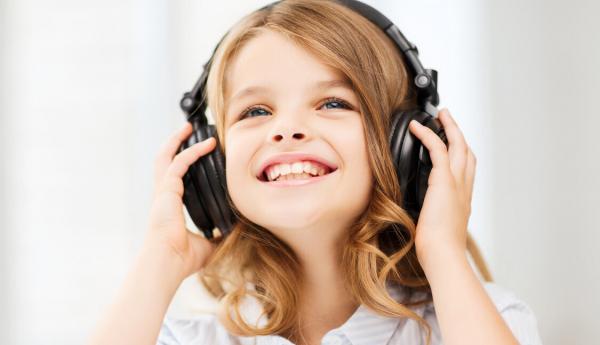 為什麼戴耳機會導致聽力受損？常戴耳機的你，可得注意這些問題