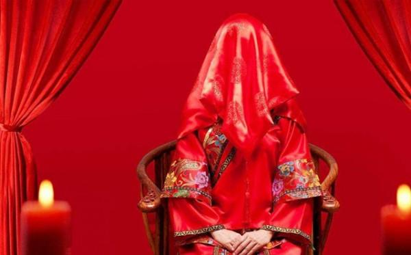 故事：新婚次日新娘自盡，包拯：把上聯貼街上，對出下聯者是兇手