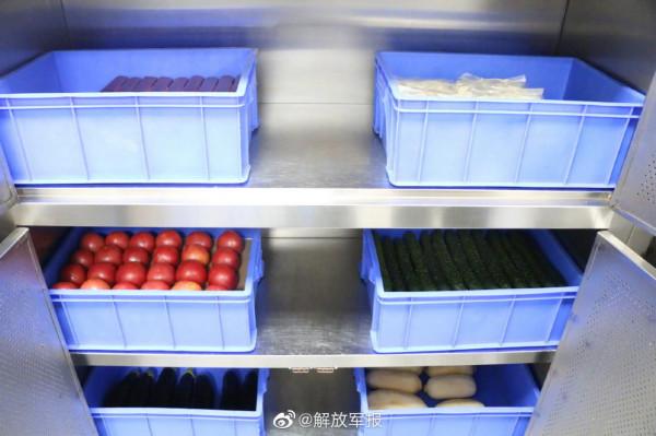 軍營裡的“複製貼上”瞬間治癒你的強迫症