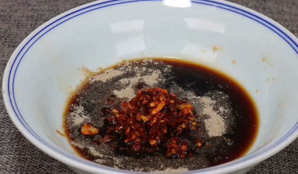 冬天要多吃魚，教你獨特做法，不加一滴水，用料簡單味道好