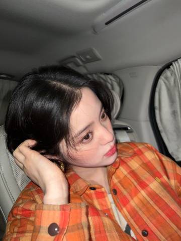 歐陽娜娜曬隨手拍少女感十足 俏皮短髮青春活潑