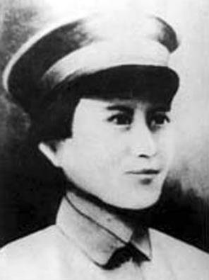 黃埔四女傑之一，紅軍第一位女師長，白馬雙槍女俠——胡筠