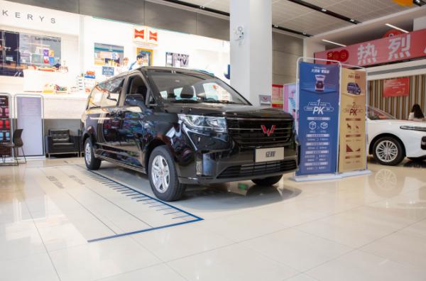 商務車之間的鬥爭，五菱征程VS風行菱智，誰是老百姓最愛？