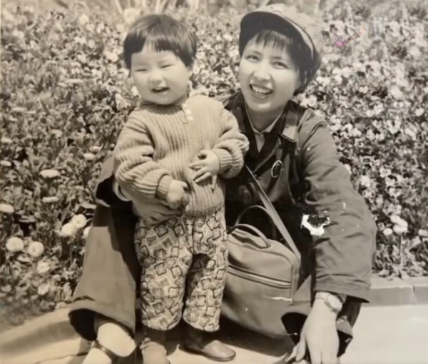 汪峰：對早逝的父親有愧疚，天堂裡有一雙媽媽的眼睛