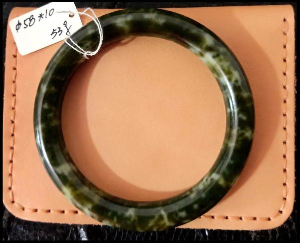 一塊有七個色的和田籽料值多少錢? 一塊有七個色的和田籽料值多少錢?