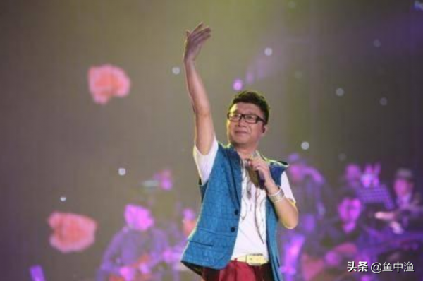 靠《兩隻蝴蝶》狂賺2億,敢跟劉德華拼人氣,龐龍終究毀於口水歌 靠《兩隻蝴蝶》狂賺2億,敢跟劉德華拼人氣,龐龍終究毀於口水歌