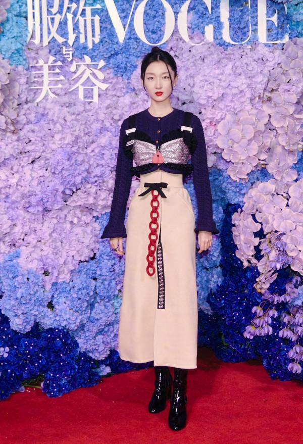 楊冪等十餘位女星盛裝亮相“新篇章之夜”紅毯，湯唯帥氣造型搶鏡