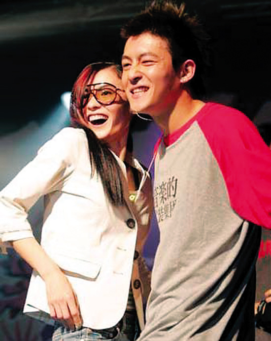 謝霆鋒愛過的6個女人,都是“姐姐輩”,最大大他8歲,最小3個月 謝霆鋒愛過的6個女人,都是“姐姐輩”,最大大他8歲,最小3個月