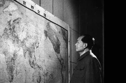 1962年印度入侵中國，尼赫魯揚言中國不敢打，毛澤東：掃了他