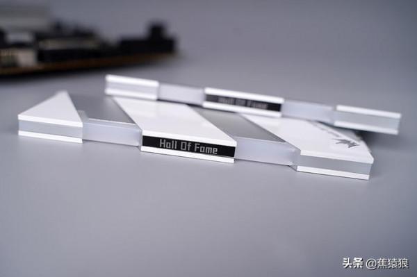 7&period;5L 小體積行動式，超頻三 蜂鳥 i100CG PRO ITX 機箱裝機分享