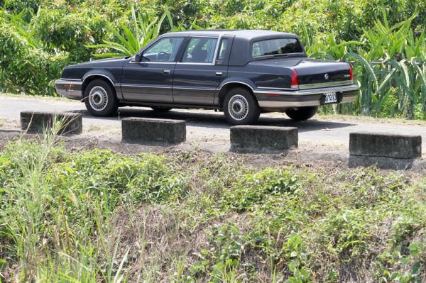 自帶大沙發的90年代全尺寸豪華轎車 1993款克萊斯勒第五大道 自帶大沙發的90年代全尺寸豪華轎車 1993款克萊斯勒第五大道