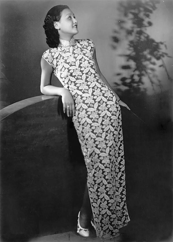 民國女星黎莉莉：成名後不開豪車住洋房，因“大粗腿”成全民偶像