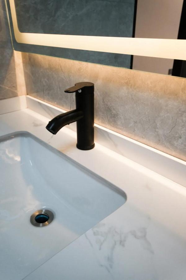 浴室也可以這麼高階