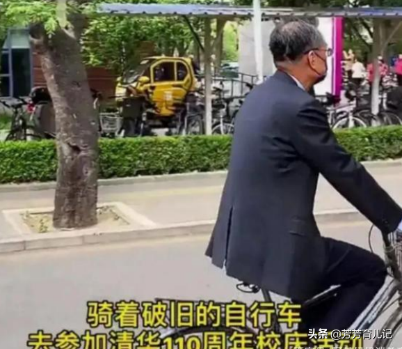 一張清華大學的偷拍照走紅，這才是真正的&OpenCurlyDoubleQuote;高貴&rdquo;，值得學生深思