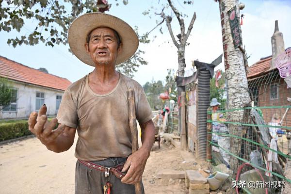 76歲大爺有奇才,一生不娶老婆,牆上寫滿文字,內心世界無人能懂 76歲大爺有奇才,一生不娶老婆,牆上寫滿文字,內心世界無人能懂