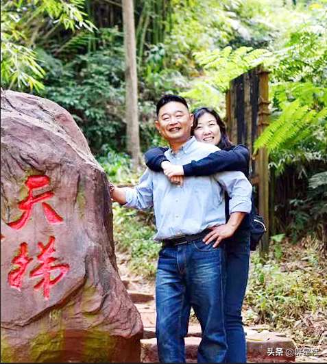 “央視名嘴”肖東坡:追求事業與前妻離婚,和朱炎霞閃婚獲得幸福 “央視名嘴”肖東坡:追求事業與前妻離婚,和朱炎霞閃婚獲得幸福