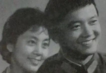 該抱孫子的年紀當了爹,5位明星老來得子,白髮蒼蒼還要賺錢養娃 該抱孫子的年紀當了爹,5位明星老來得子,白髮蒼蒼還要賺錢養娃