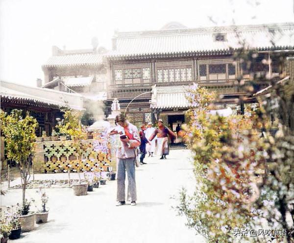 1931年的內蒙古呼和浩特，歸化城外種著鴉片，慈禧出生地綠意盎然