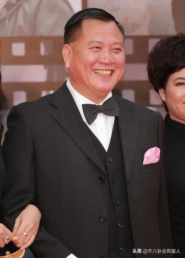 香港藝人來內地發展原因,不想下一代吃苦,內地薪酬暴漲快 香港藝人來內地發展原因,不想下一代吃苦,內地薪酬暴漲快