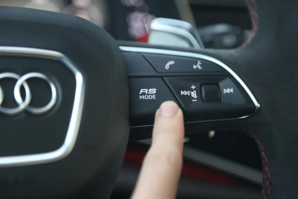 牛X評測：實測奧迪RSQ8，3&period;6秒破百的SUV能否稱之為&OpenCurlyDoubleQuote;最強&rdquo;？