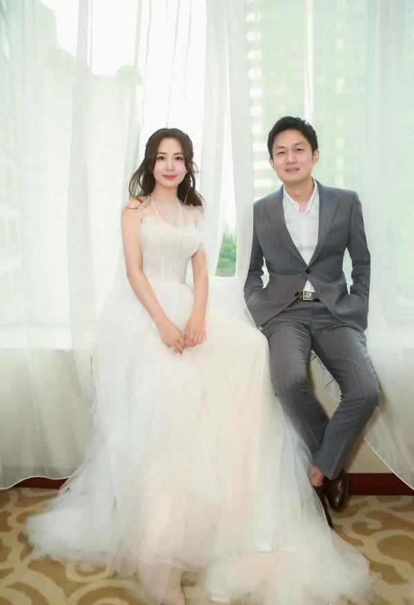 演員楊童舒，34歲在劇組意外懷孕，老公只是一個普通生意人