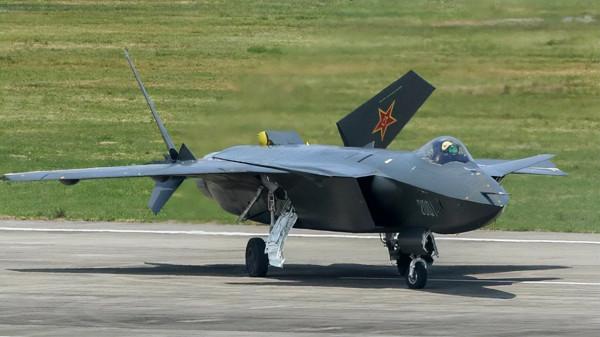 疑似國產六代機曝光?讓我們等了太久了!外形比殲20戰鬥機更科幻 疑似國產六代機曝光?讓我們等了太久了!外形比殲20戰鬥機更科幻