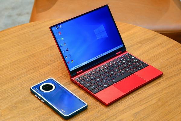 僅重770克，中國紅+錦鯉限量設計，國產10.1吋超小型膝上型電腦