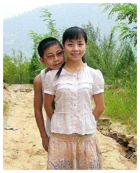 從央視的破例，到半夜“抱怨帶娃”，午夜夢迴時王二妮有後悔嗎？