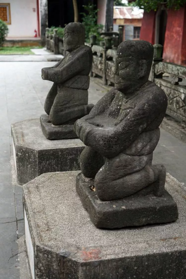雷州有座千年古祠，全國罕見的五代石人石狗