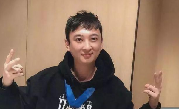 王思聰直播首秀，呼籲網友不要刷禮物，劉德華曾關閉打賞少賺上億