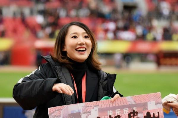 又一支中甲球隊欠薪，美女老闆怎麼了，球員喊你發工資了？