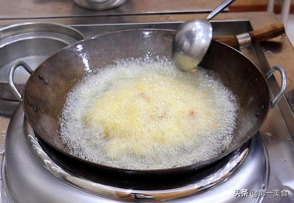 香辣雞塊怎麼做才好吃，原來選用辣椒有講究，廚師長詳細講解做法