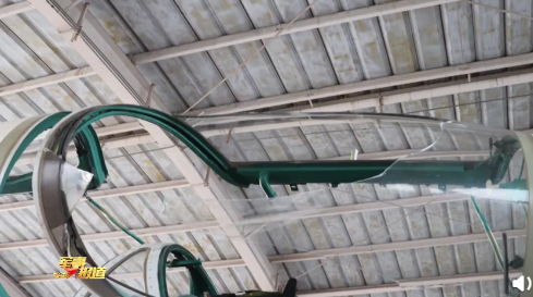 驚險！戰機山谷撞鳥飛行員冷靜處置，最終穩穩降落