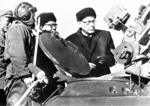 美海軍首次訪華就想來下馬威：入港不掛滿旗，我軍如何處理？