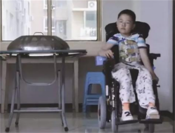 姐弟相繼患上漸凍症，父親多次想自殺，13歲少女的遺書讓人淚目