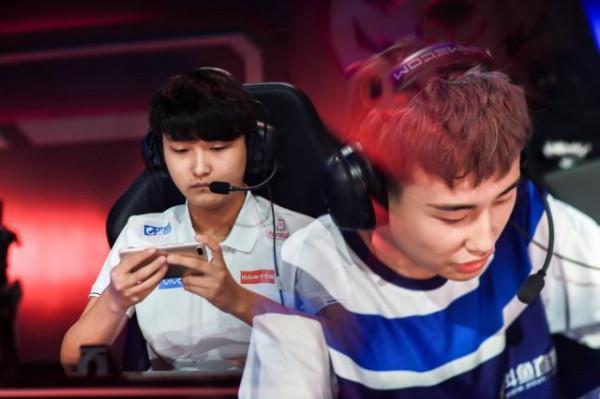 24日kpl首發，貓狗大戰時隔249天再次開打，不約而同都成了輔助